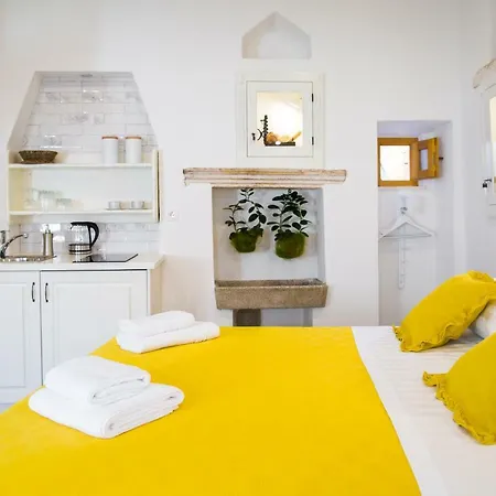 Old City Studio Apartment *