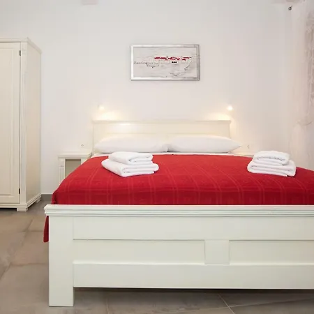 Old City Studio Apartment *